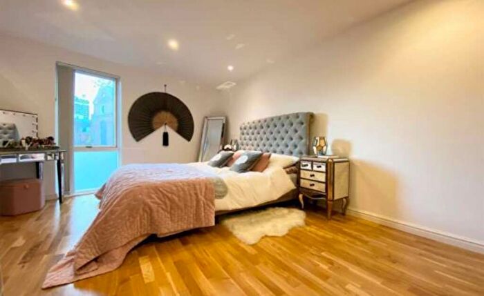 1 Bedroom Flat To Rent In Austin Street, London, E2