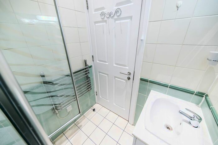 1 Bedroom Flat To Rent In White Horse Street, London, W1J