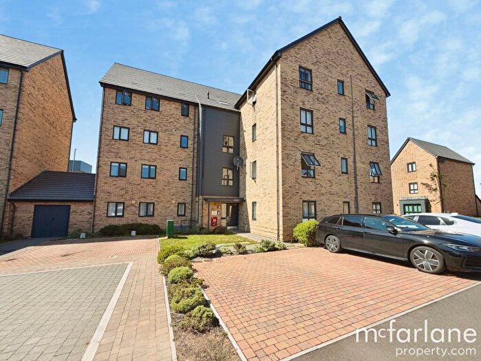 2 Bedroom Flat For Sale In Semington Strand, Swindon, SN1