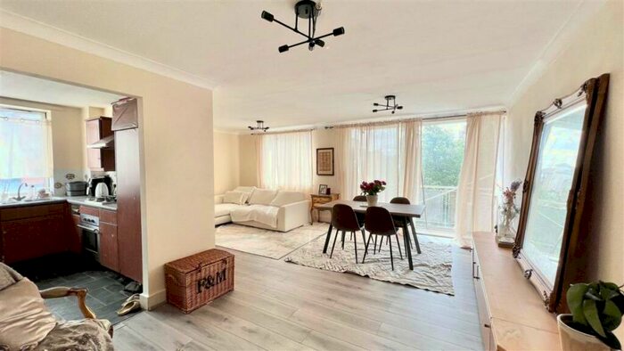 3 Bedroom Apartment To Rent In Regent Court, North Bank, St Johns Wood, Regent Park, NW8