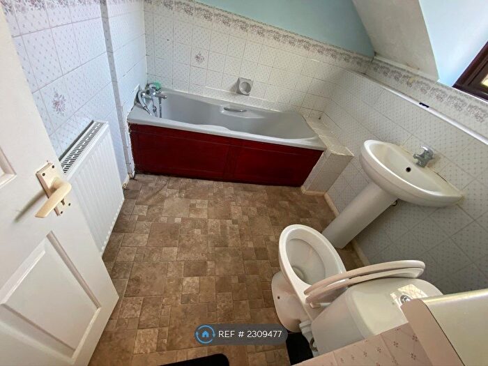 1 Bedroom Semi-Detached House To Rent In Sharpness Close, Hayes, UB4