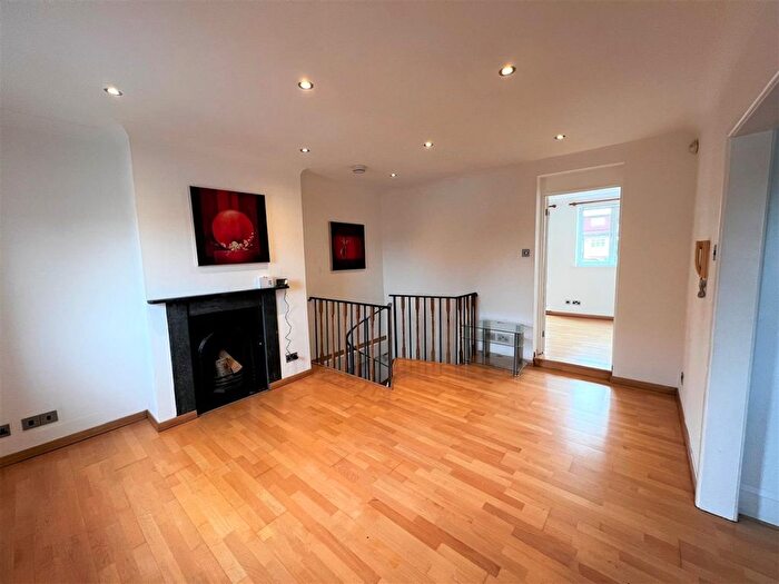 1 Bedroom Flat To Rent In Burnt Oak Broadway, Edgware, Greater London, HA8