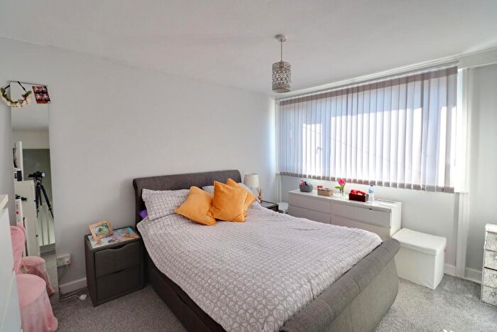 3 Bedroom End Of Terrace House For Sale In Chaucer Close, Waterlooville, PO7