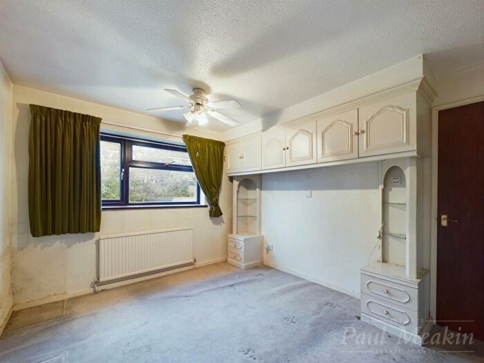 3 Bedroom Link Detached House For Sale In Goldfinch Road, South Croydon, CR2