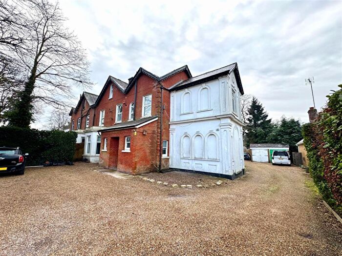 1 Bedroom Flat To Rent In Reading Road South, Fleet, GU52