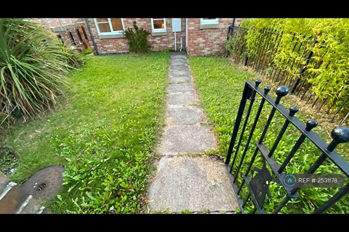 3 Bedroom Semi-Detached House To Rent In Bensham Road, Gateshead, NE8