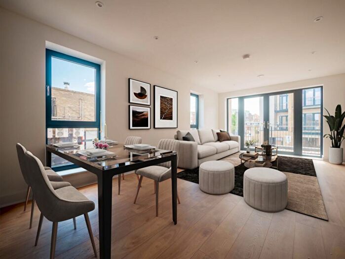 2 Bedroom Flat For Sale In High Street, Rayleigh, SS6