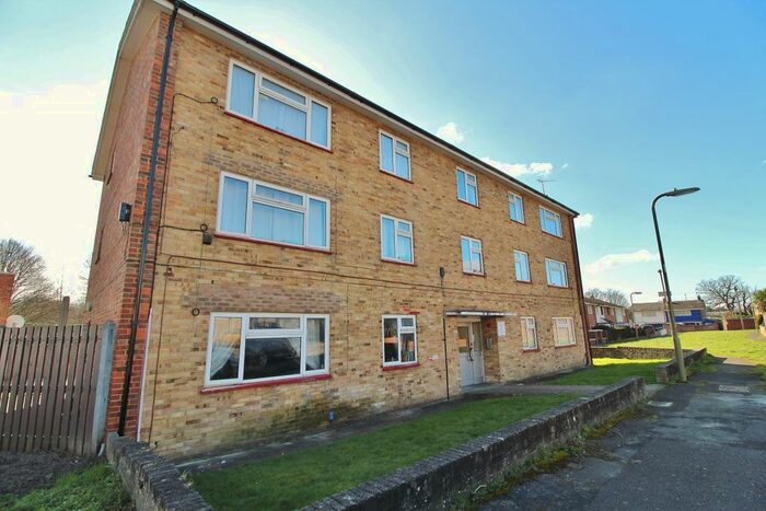 3 Bedroom Flat To Rent In Sharps Road, Havant, PO9