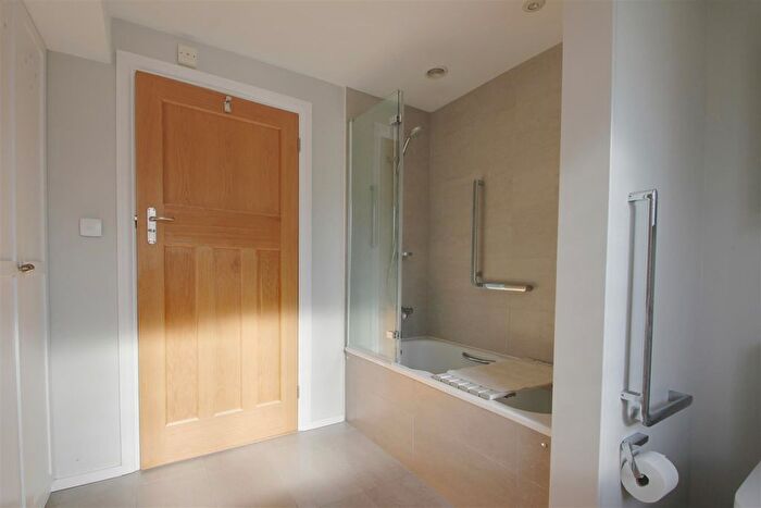 1 Bedroom Flat To Rent In Rosebery Avenue, Goring-By-Sea, Worthing, BN12