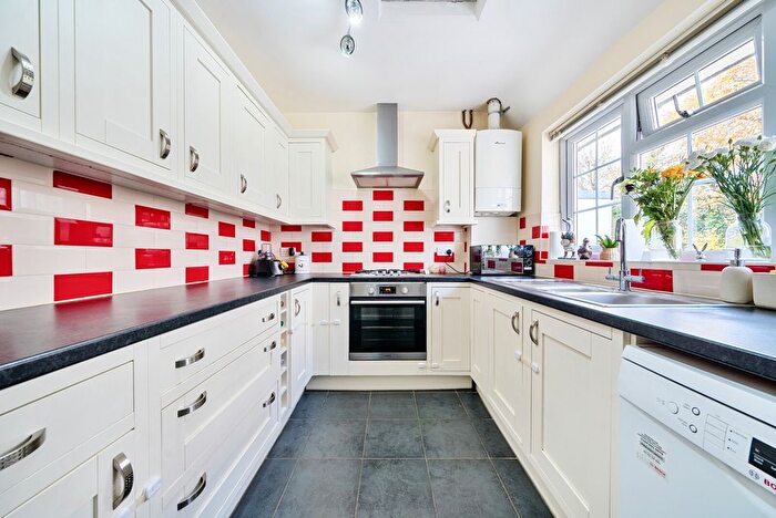 2 Bedroom Flat For Sale In Birchwood Road, West Byfleet, KT14