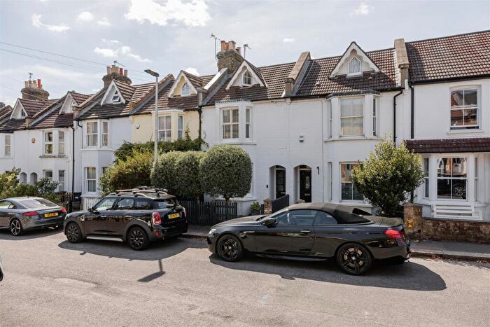3 Bedroom House For Sale In Horn Lane, Woodford Green, IG8