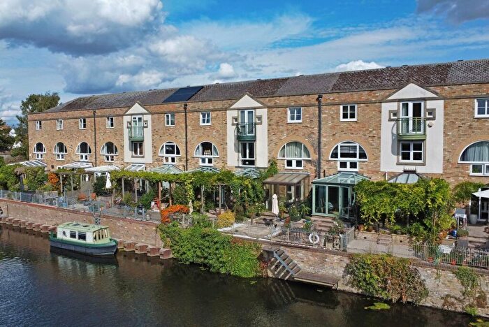 3 Bedroom Terraced House For Sale In River Terrace, St. Neots, PE19