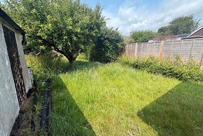 2 Bedroom Bungalow To Rent In Copthorne Hill, Worthing, BN13