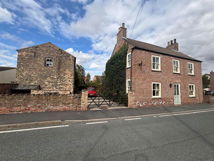 3 Bedroom Detached House For Sale In High Street, Barmby-On-The-Marsh, Goole, DN14
