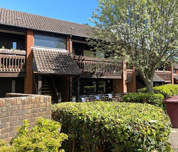 1 Bedroom Flat For Sale In Osborne Crescent, Chichester, PO19