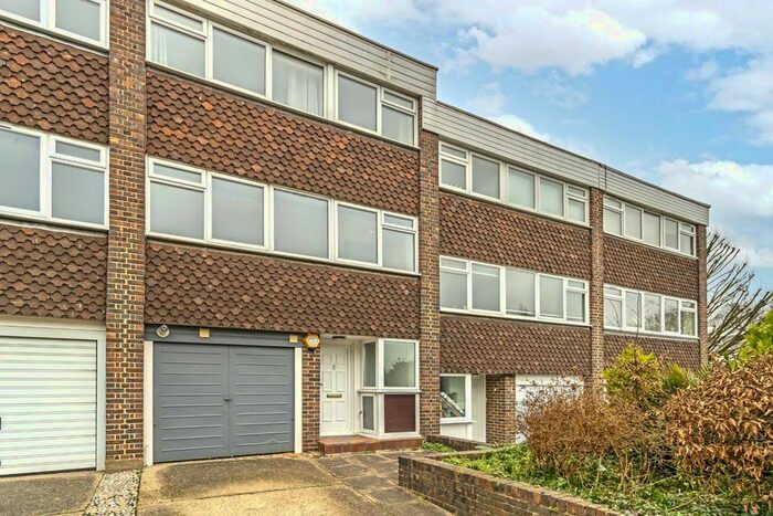 5 Bedroom Property To Rent In Whiteledges, London, W13