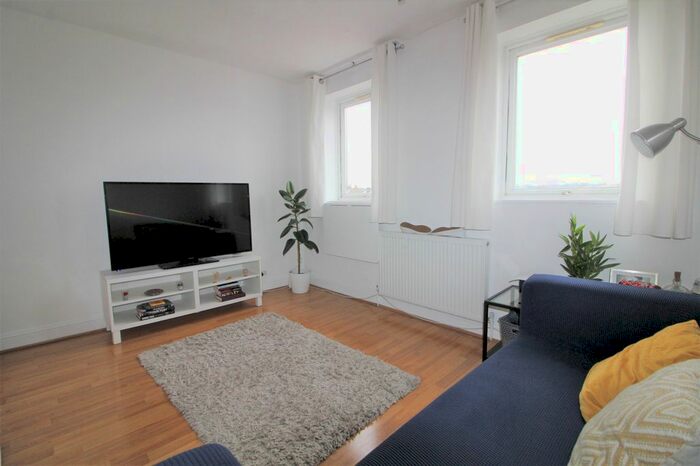 1 Bedroom Flat To Rent In Minster Walk, London N8
