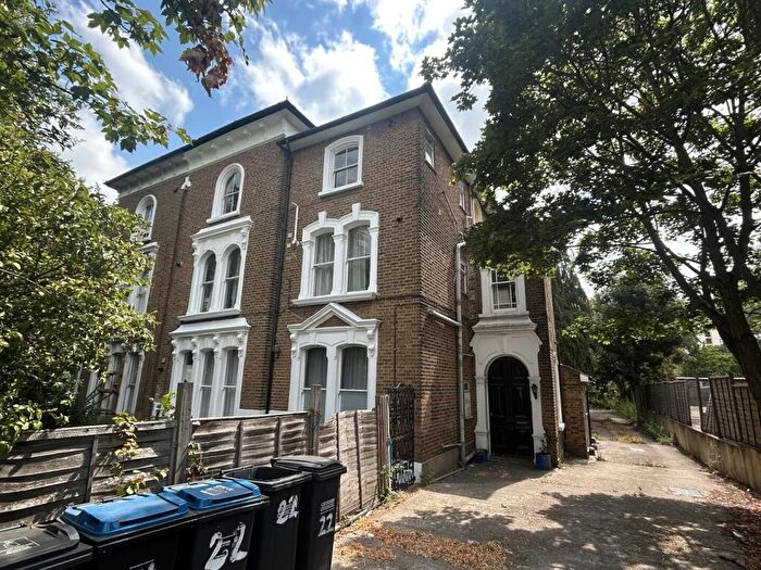 1 Bedroom Flat For Sale In Penge Road, South Norwood, London, SE25