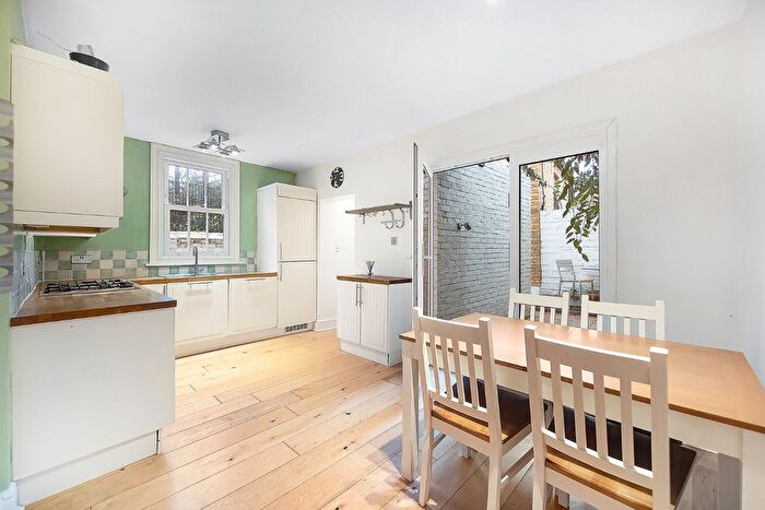 2 Bedroom Maisonette For Sale In The Alberts, Richmond, TW10