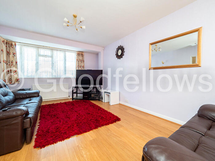 3 Bedroom Semi-Detached House To Rent In Pelton Avenue, Sutton, Surrey, SM2