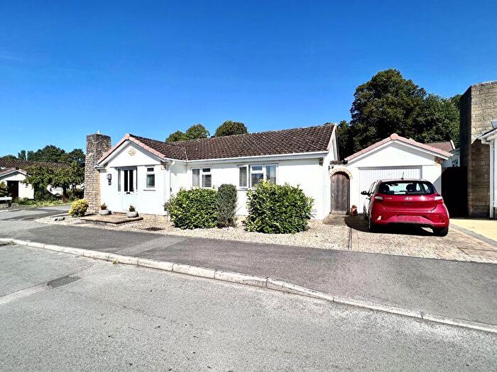 3 Bedroom Bungalow For Sale In Long Barrow Road, Calne, SN11