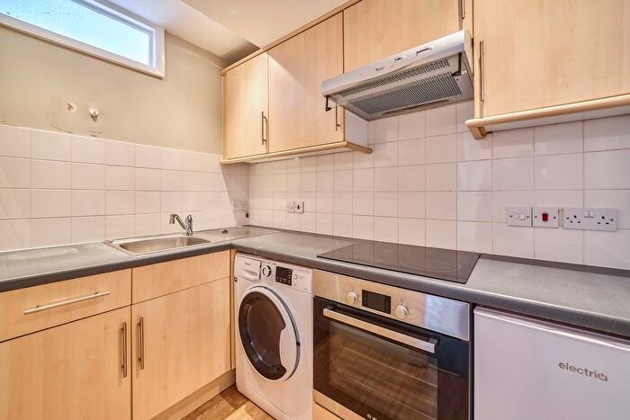 Studio To Rent In Balham High Road, London, SW17