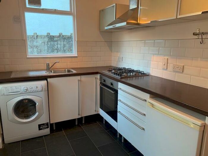 2 Bedroom Apartment To Rent In Maldwyn Street, Cardiff, CF11