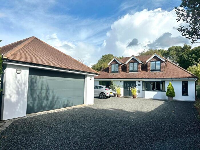 4 Bedroom Detached House For Sale In Green Lane, Bovingdon, HP3