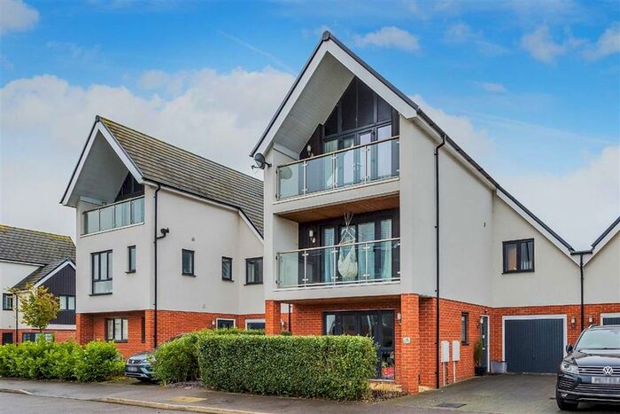 5 Bedroom Property To Rent In Carrolls Way, Oxted, Surrey RH8