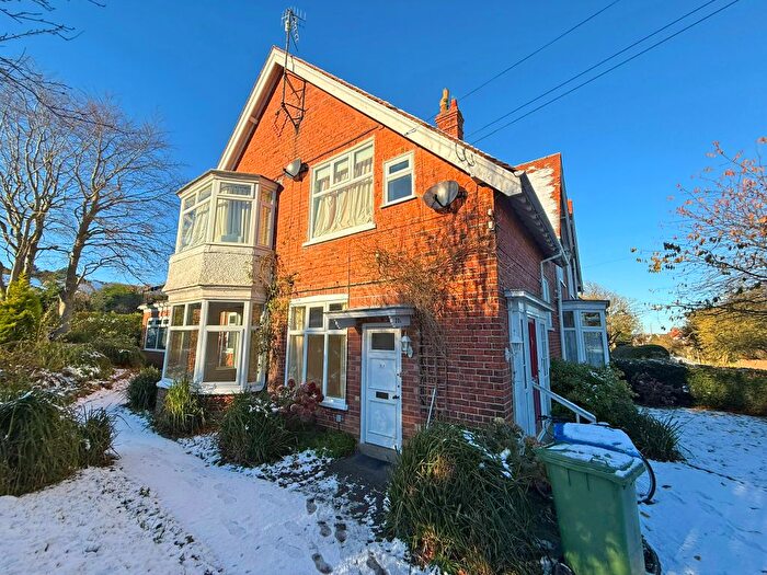 2 Bedroom Flat To Rent In Holbeck Hill, Scarborough, YO11