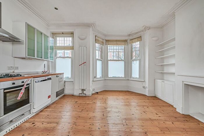 2 Bedroom Flat For Sale In Sandmere Road, Clapham, London, SW4