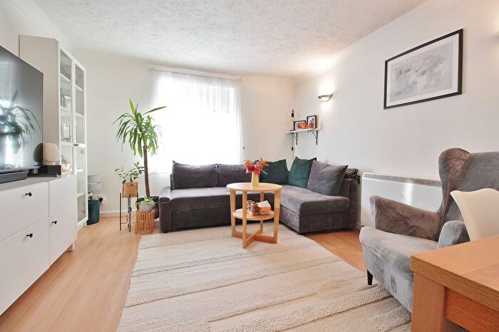 2 Bedroom Flat To Rent In London Road, Isleworth, TW7