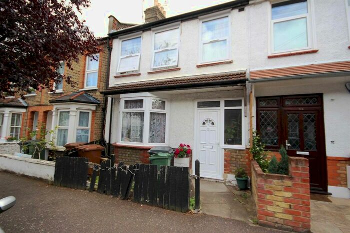 3 Bedroom Terraced House To Rent In Bedford Road, Walthamstow, E17