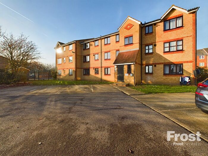 2 Bedroom Flat To Rent In Redford Close, Feltham, TW13