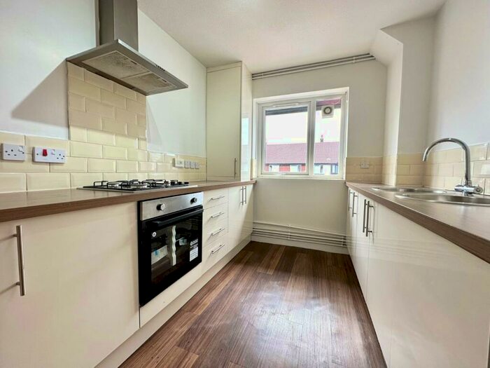 2 Bedroom Apartment To Rent In Canterbury Gardens, Salford, Greater Manchester, M5