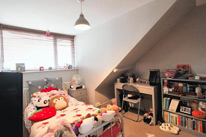 3 Bedroom Terraced House For Sale In Highfield Road, Salisbury, SP2