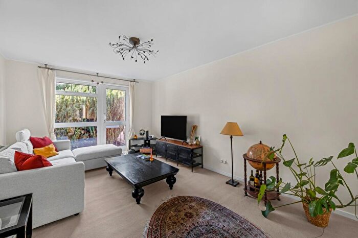 2 Bedroom Flat To Rent In Chester Close South, London, NW1