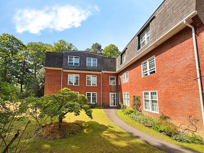 3 Bedroom Flat To Rent In Heatherdale Road, Camberley, Surrey, GU15