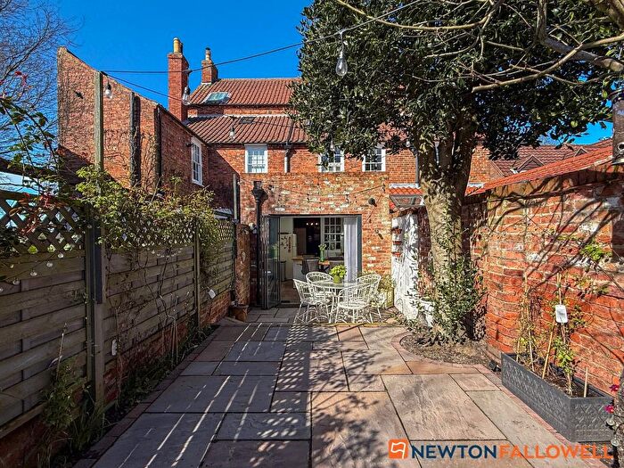 3 Bedroom Town House For Sale In Mill Gate, Newark, NG24