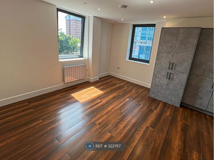 1 Bedroom Flat To Rent In Quest House, Hounslow, TW3