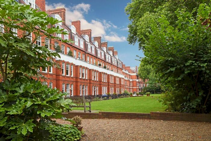 3 Bedroom Flat To Rent In Evelyn Gardens, London, SW7