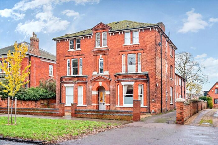 1 Bedroom Apartment To Rent In De Parys Avenue, Bedford, Bedfordshire, MK40