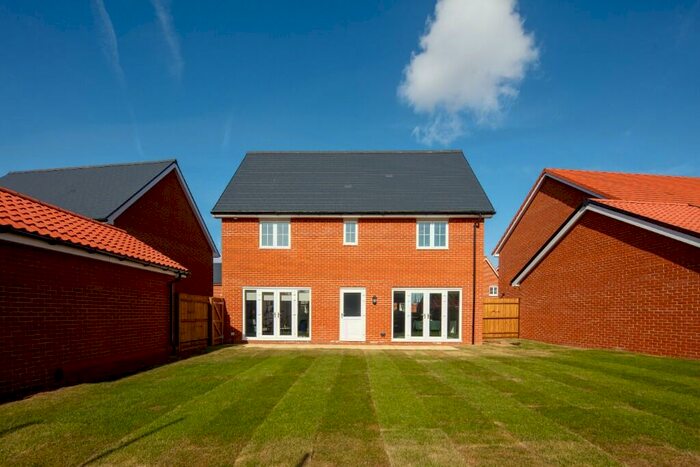 4 Bedroom Detached House To Rent In Chesterwell, Mile End, Colchester, Essex, CO4