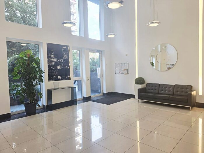 2 Bedroom Flat For Sale In Roseberry Place, London, E8