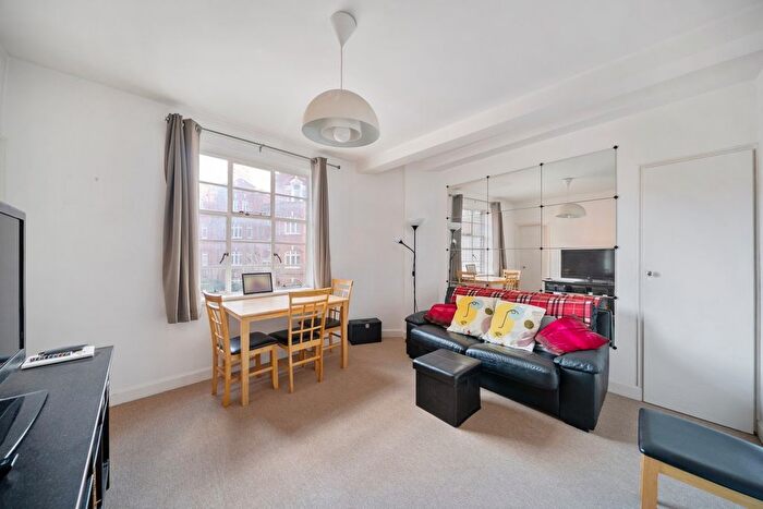 1 Bedroom Flat For Sale In Kings Court, Hamlet Gardens, Ravenscourt Park, Hammersmith, W6