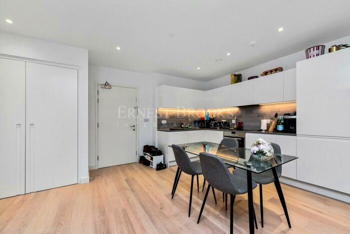 1 Bedroom Apartment To Rent In Fairwater House, Royal Victoria Docks, Royal Wharf, E16