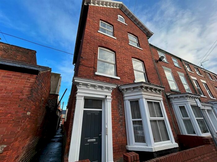1 Bedroom Flat To Rent In Victoria Parade, Scarborough, YO11