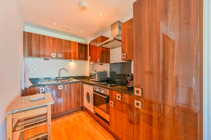 1 Bedroom Flat To Rent In Frances Wharf, Limehouse, London, E14