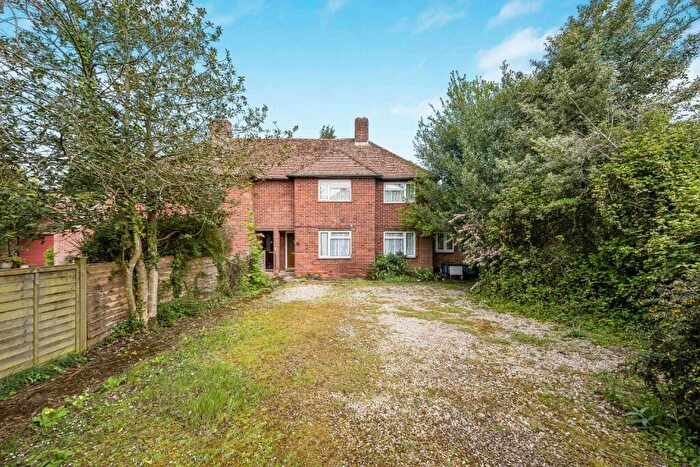 3 Bedroom Semi-Detached House For Sale In Chapel Close, RG25