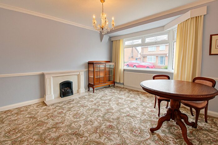 3 Bedroom Semi-Detached House For Sale In Balshaw Avenue, Irlam, M44